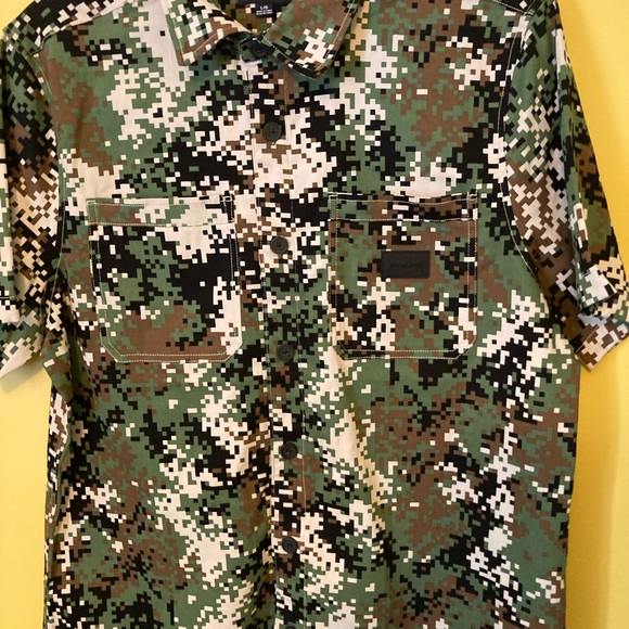 Snoop Dogg button-down short sleeve camo shirt - Picture 8 of 10